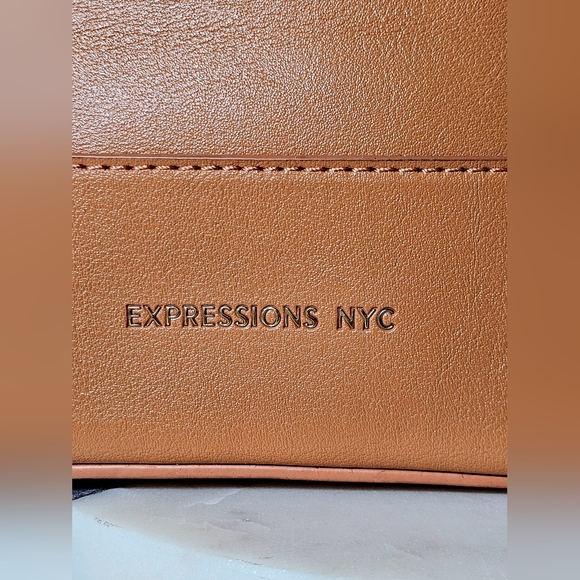 Vegan leather bucket handbag, Expressions NYC, EUC - Picture 6 of 11